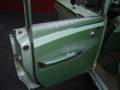 1960 impala 4dr sedan grn 25.JPG